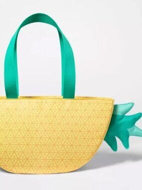 NWT Pineapple 🍍 18 Can Cooler Bag - Your Favorite Beach Companion by Target 🎯